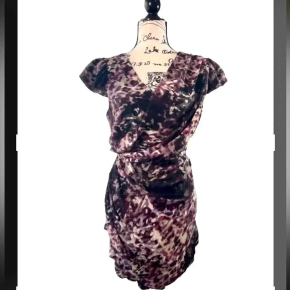 GUESS DRESS  PRINT STRAIGHT V NECK CAP SLEEVES PURPLE TAN AND  BLACK SIZE 12 XL - Picture 2 of 12